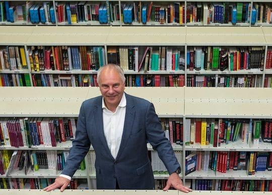 Booktopia CEO Tony Nash resigns after earnings slump