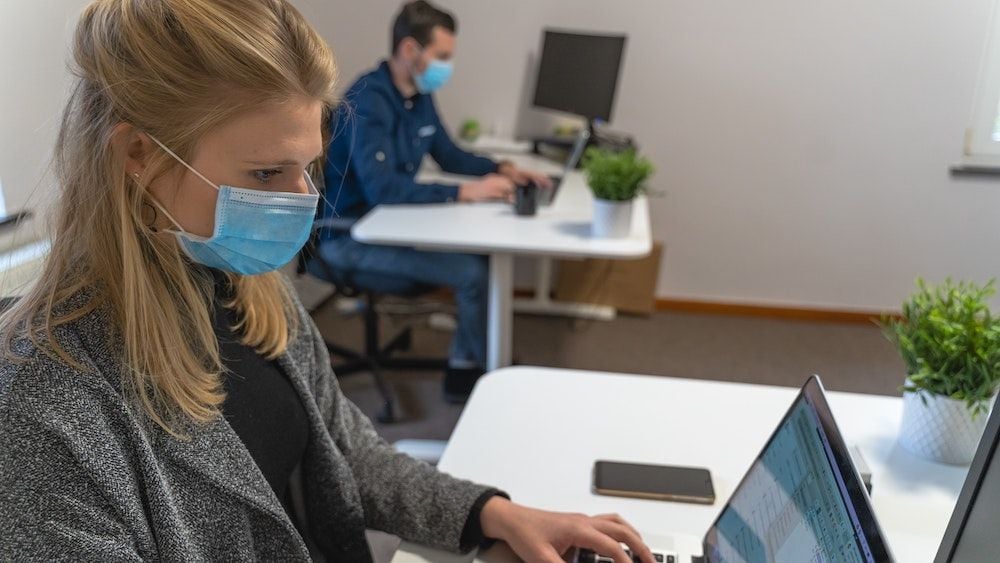 Latest COVID wave and the flu blamed for stall in workers returning to the office
