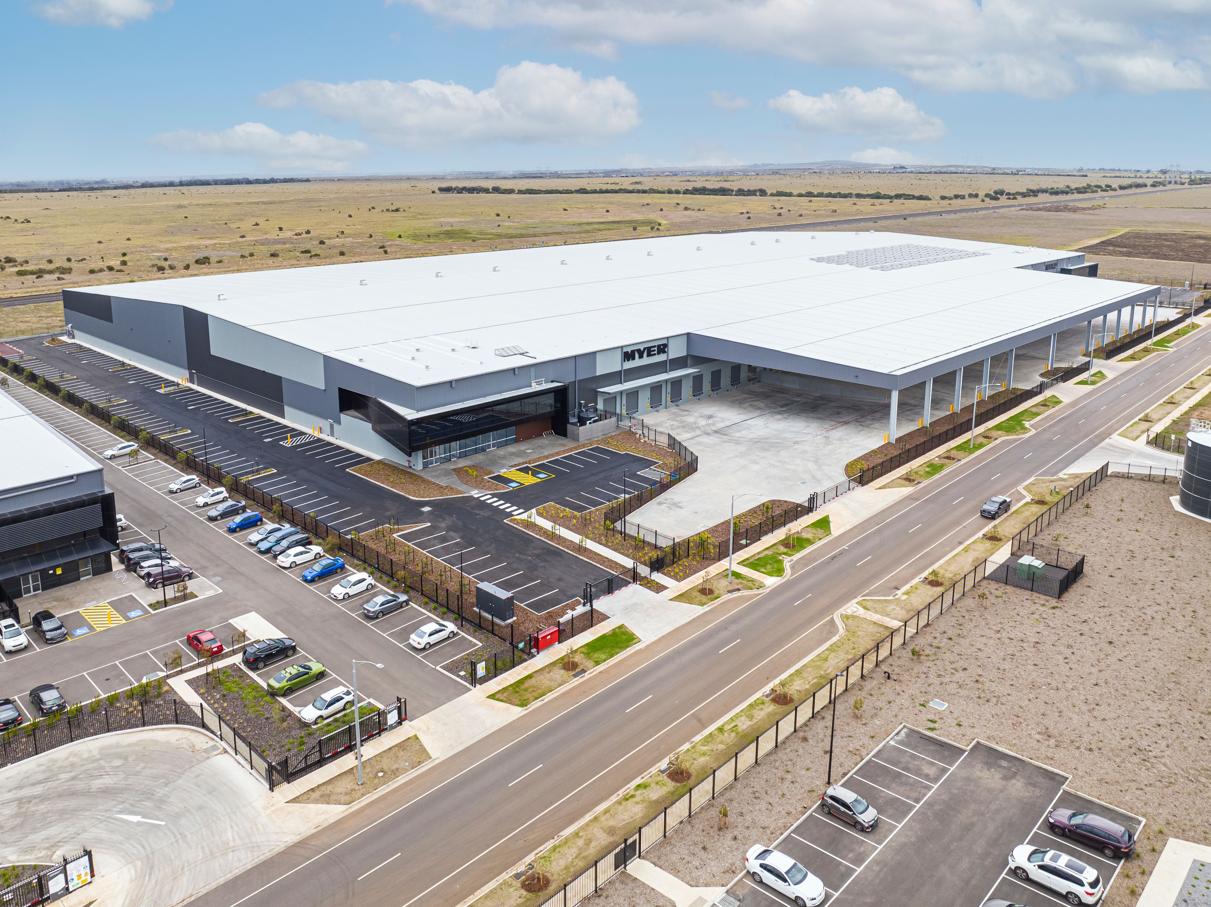 Myer gears up to handle $1 billion in online sales with new automated distribution centre