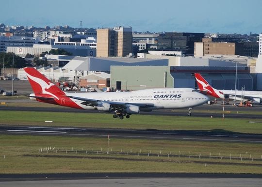 Qantas forecasts billion dollar half-year profit as travel returns to pre-COVID levels