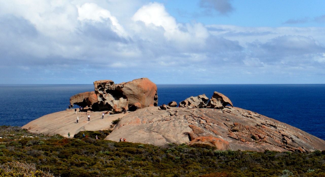 Natural hydrogen company chaired by Alexander Downer, Gold Hydrogen, debuts on ASX