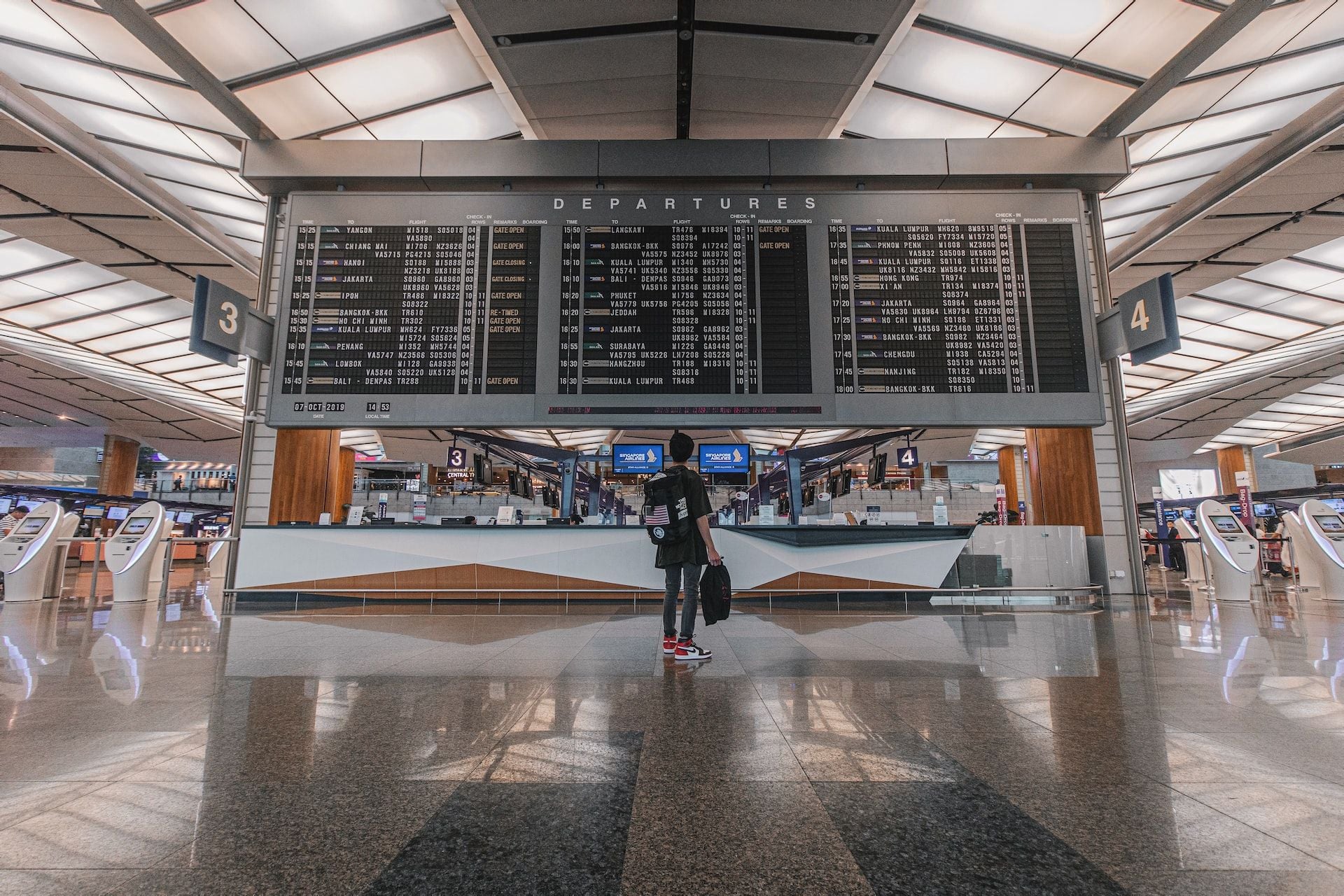 Flight Centre on a corporate-travel high and climbing, as air fares tipped to dip