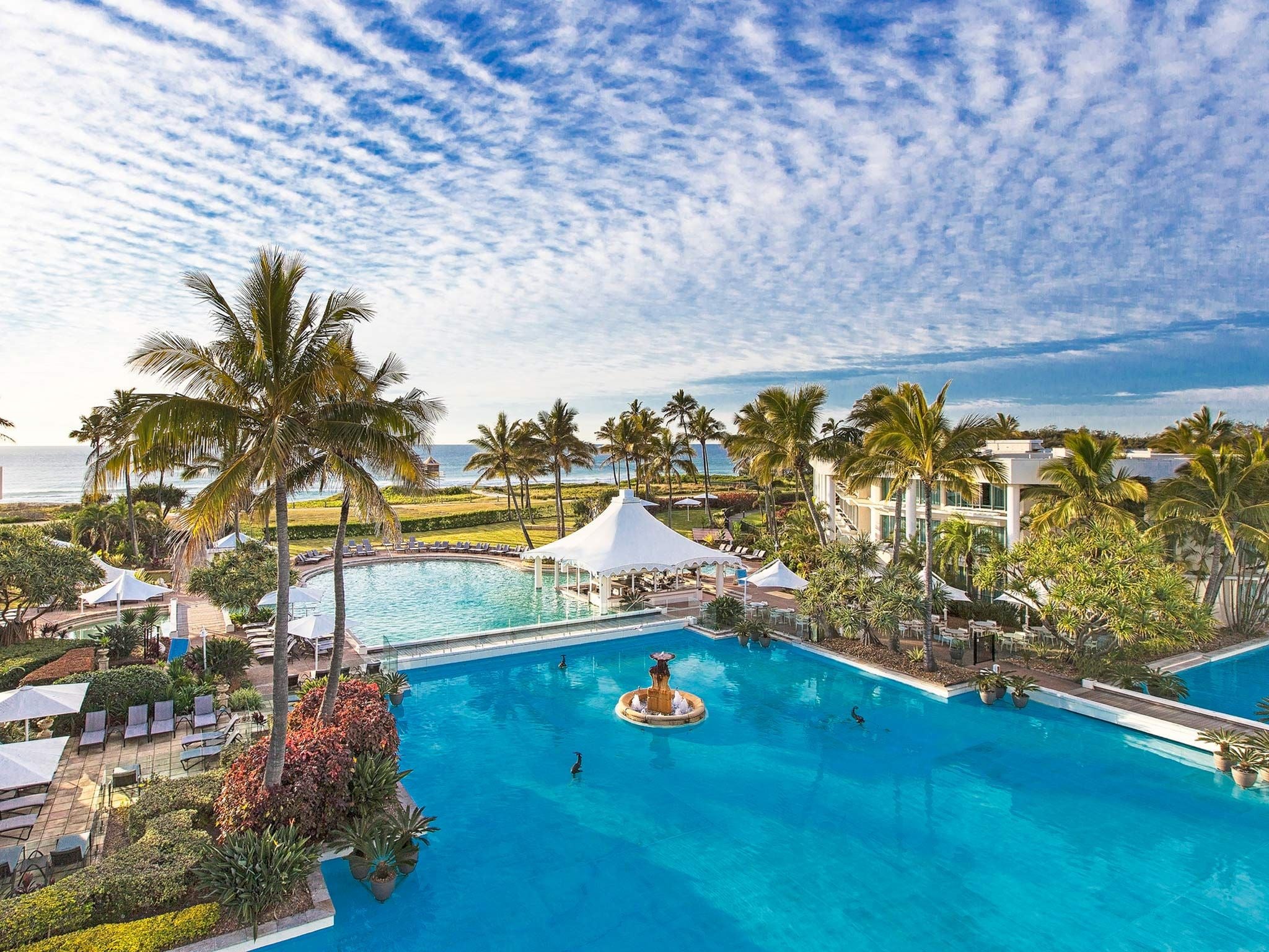 STAR CONSORTIUM BUYS THE GOLD COAST'S SHERATON MIRAGE RESORT