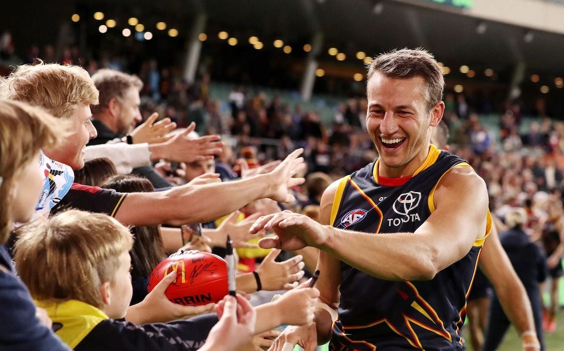 Influx of AFL fans for Gather Round lands Adelaide Airport busiest four days since COVID