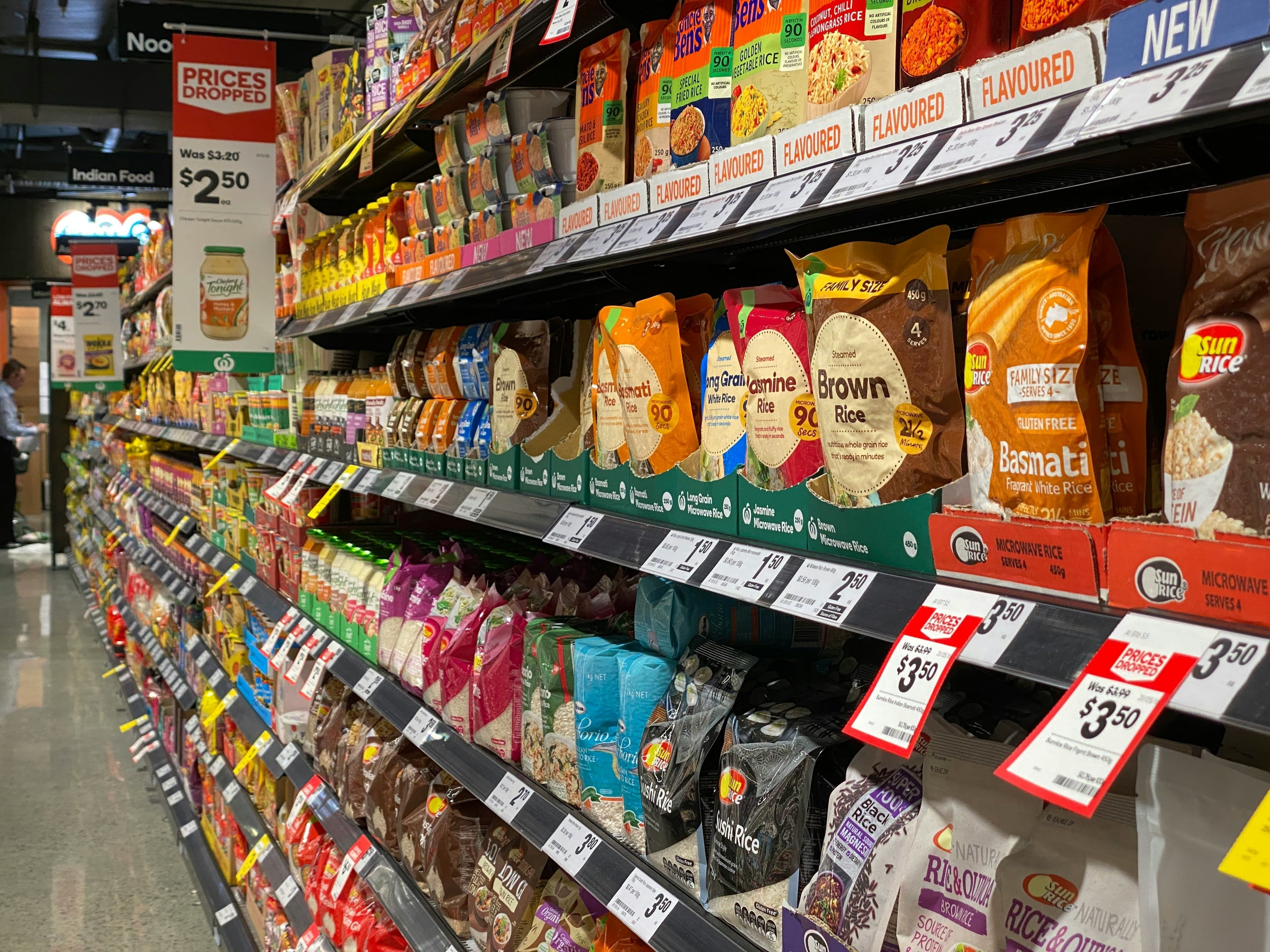 ACCC takes Coles and Woolworths to court over ‘misleading’ grocery discounts