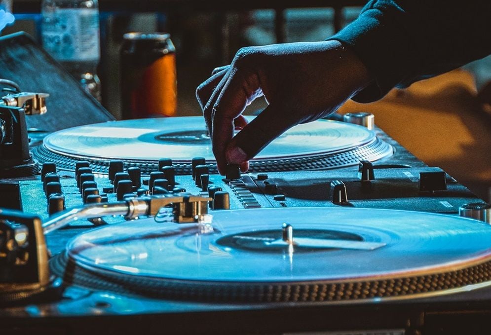 Vinyl Group strikes deal to sell ads for global music licensing platform Songtradr