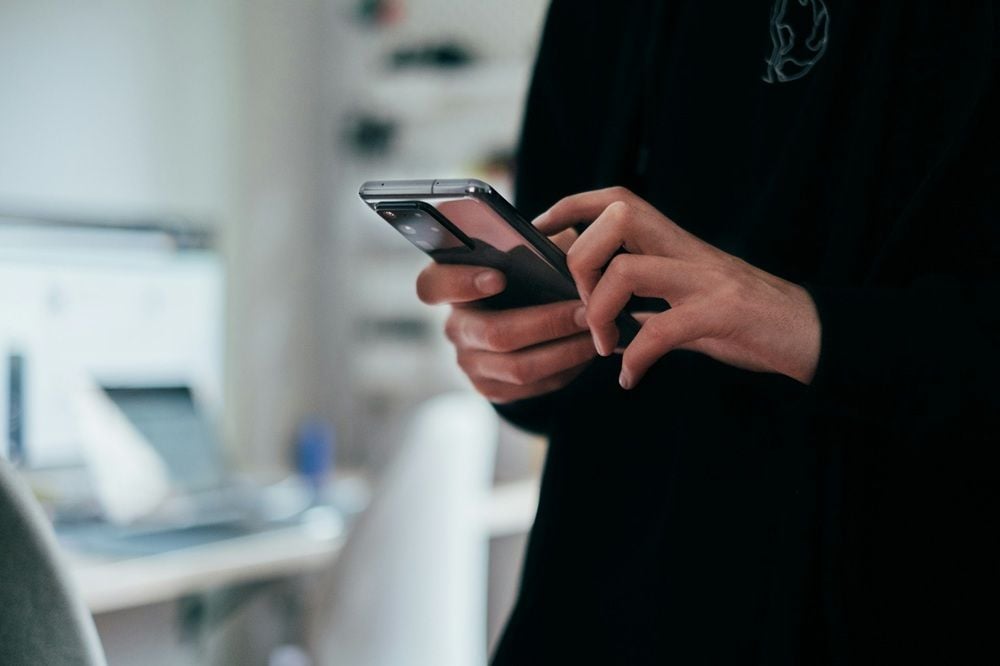 Your smartphone is a parasite, according to evolution