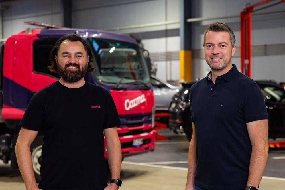 (L-R) Carma co-founders Yosuke Hall and Lachlan MacGregor.