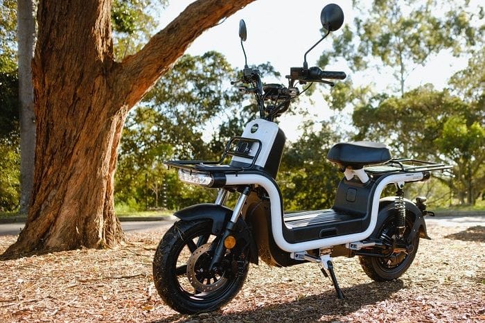 Containers of Benzina Zero's Duo model of moped have arrived in Australia and Italy.