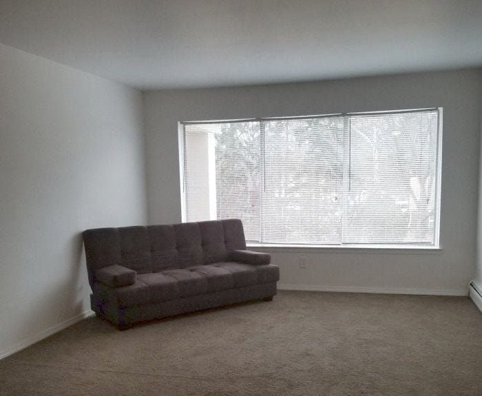 Colonial Manor Appartments Image -6537e8cf94ecc