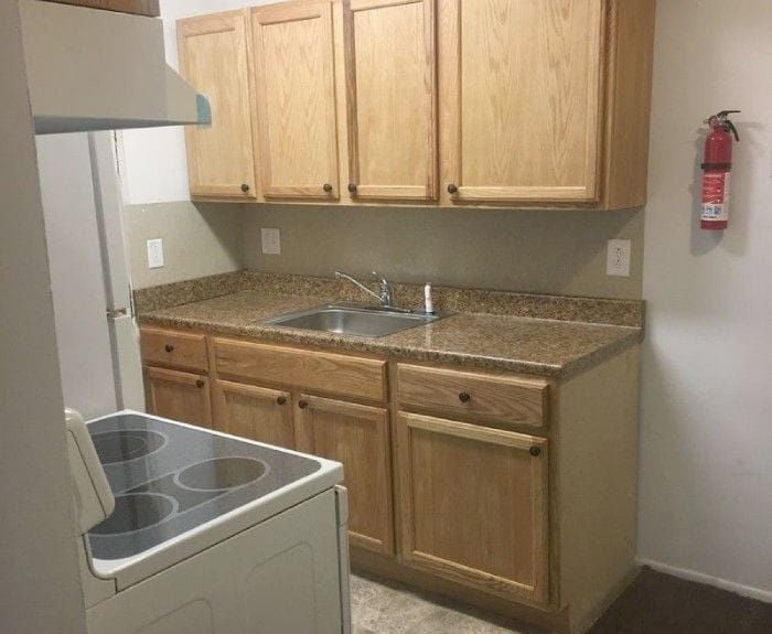 Colonial Manor Appartments Image -6537e8da78e2e