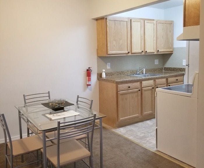 Colonial Manor Appartments Image -6537e8dae2650