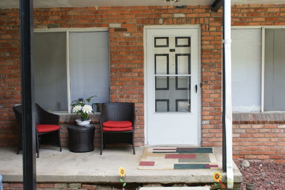 Colonial Manor Appartments Image -6537e95d0b926