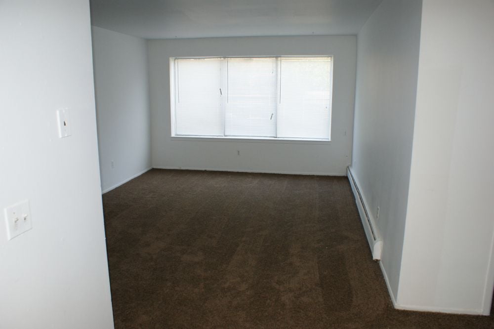 Colonial Manor Appartments Image -6537e95d9124e