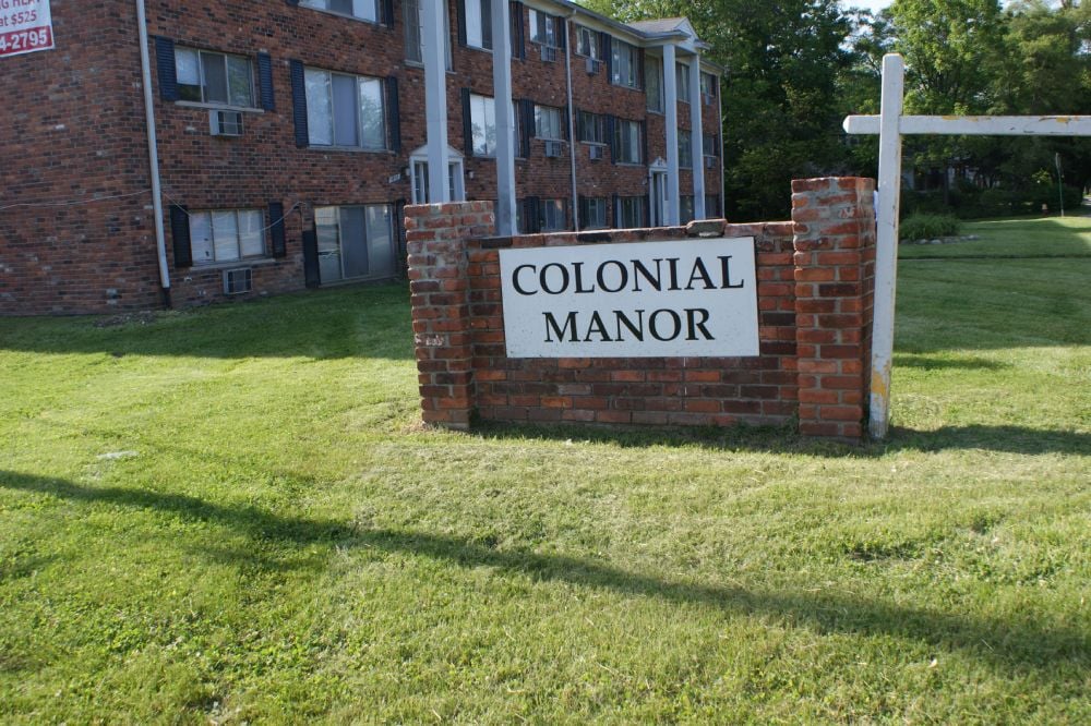 Colonial Manor Appartments Image -6537e95ec664c