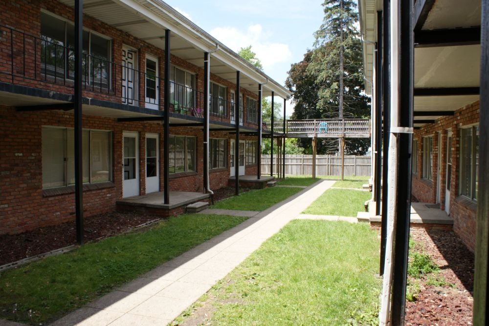 Colonial Manor Appartments Image -6537e95f714d3