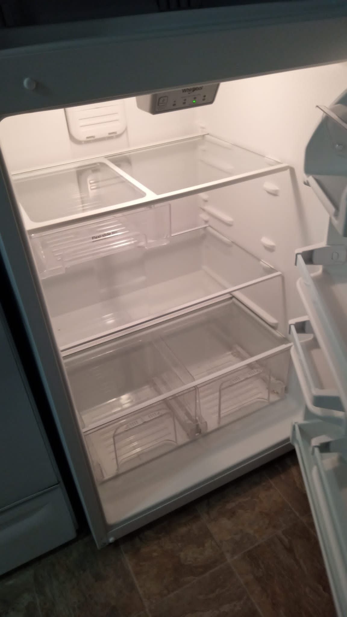 Colonial Manor Appartments Image -65e7263c72984