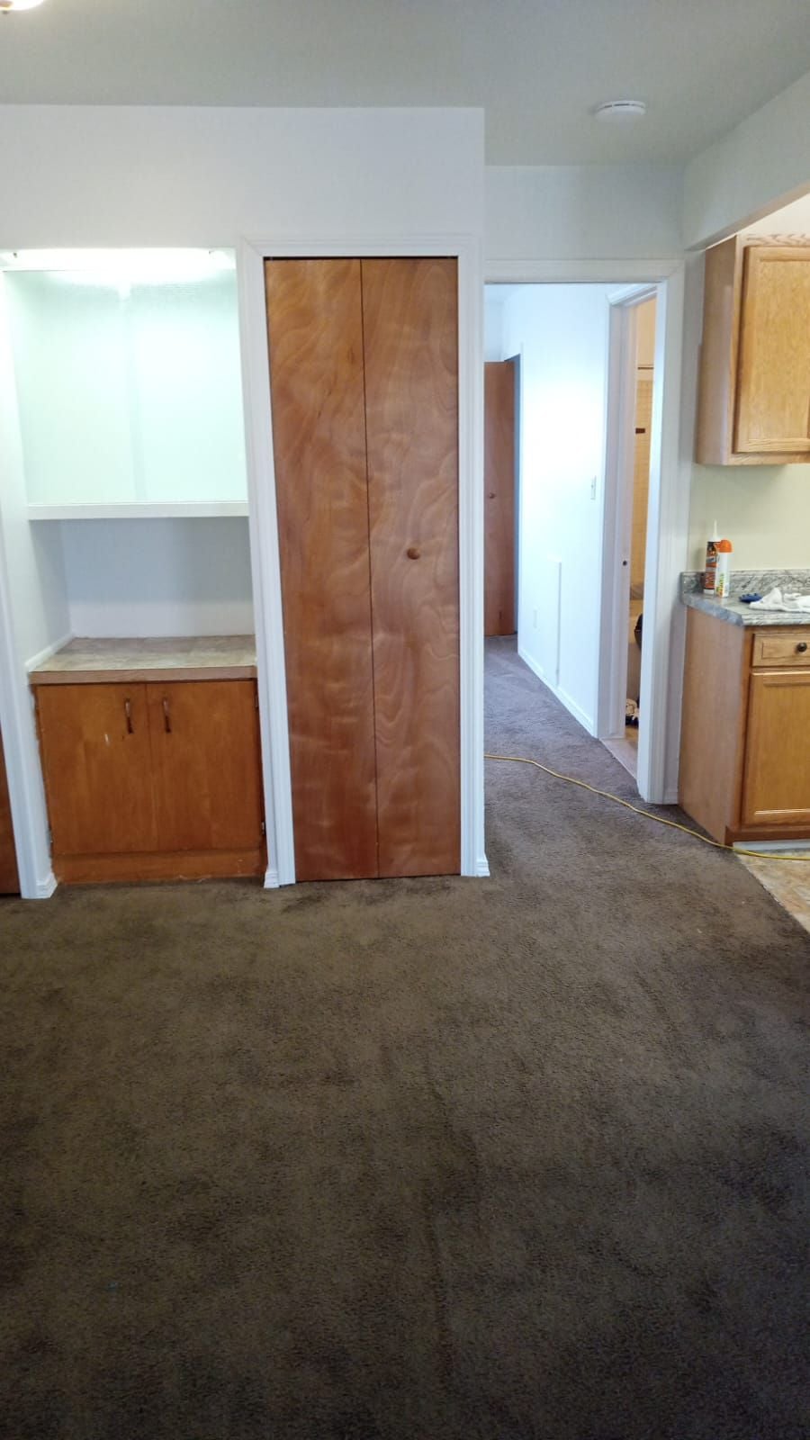 Colonial Manor Apartments Courtyard Image -65e726dec9208