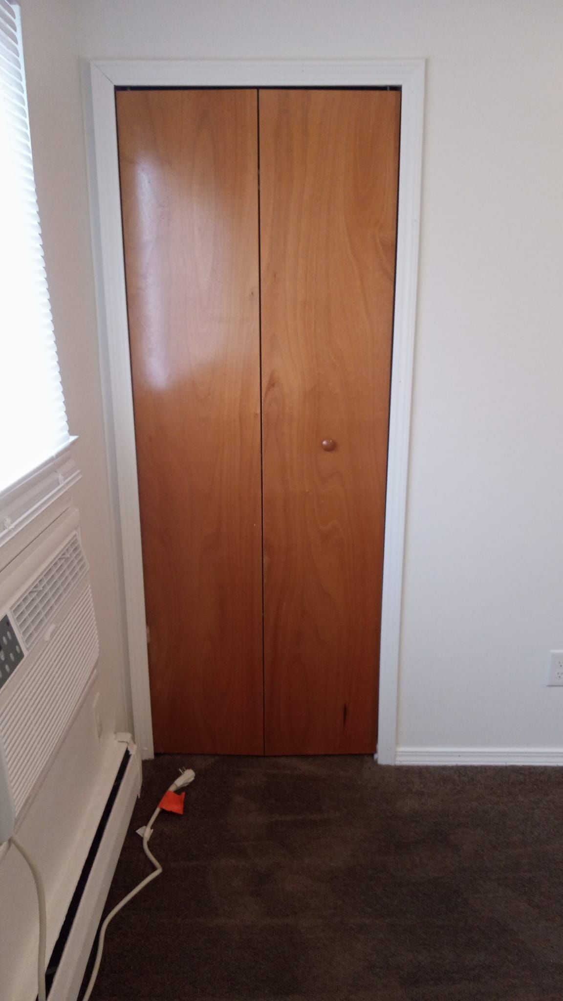 Colonial Manor Apartments Courtyard Image -65e726e4c3bd3