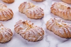 ALMOND FLAKE TOP BISCUIT