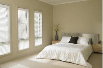 Venetian Blinds and Other Window Furnishings: A Complete Style and Functionality Comparison Venetian Blinds and Other Window Furnishings: A Complete Style and Functionality Comparison
