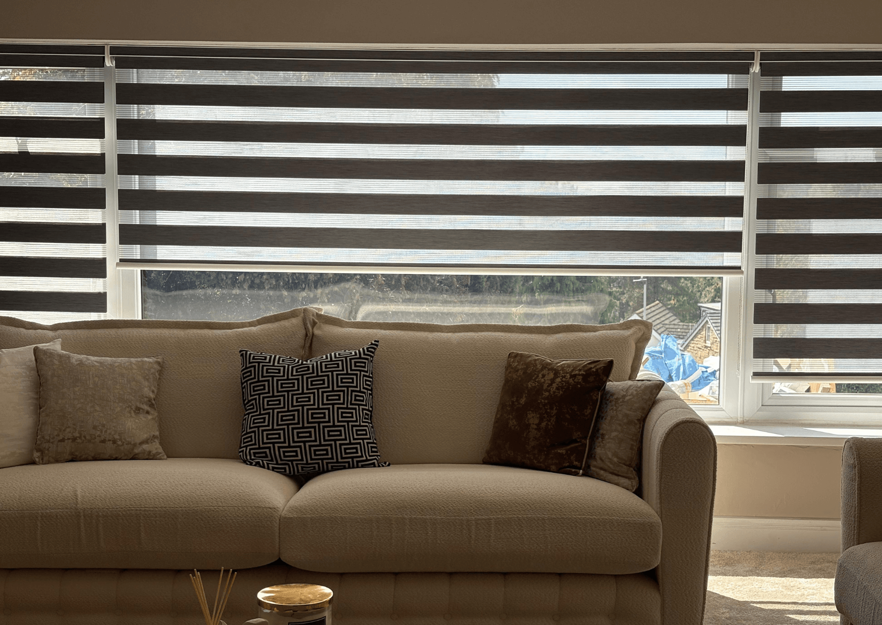 How Do Vision Blinds Compare to Roller Blinds for Day-night Privacy, Light Control, and a Modern Look?