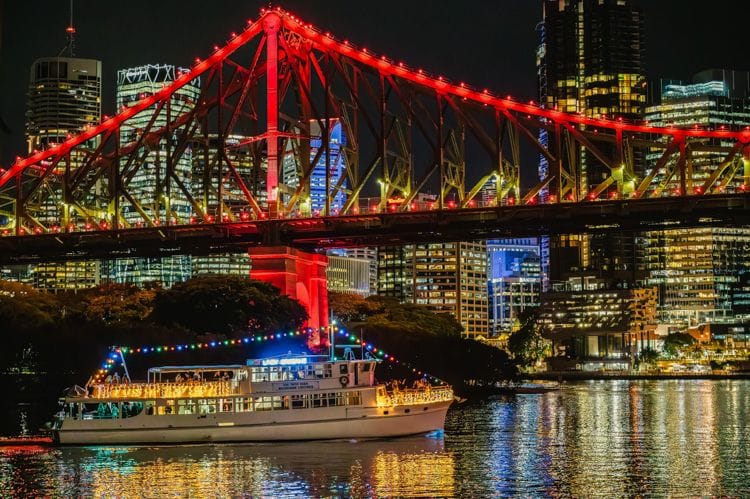 Lady Brisbane by night Lady Brisbane by night