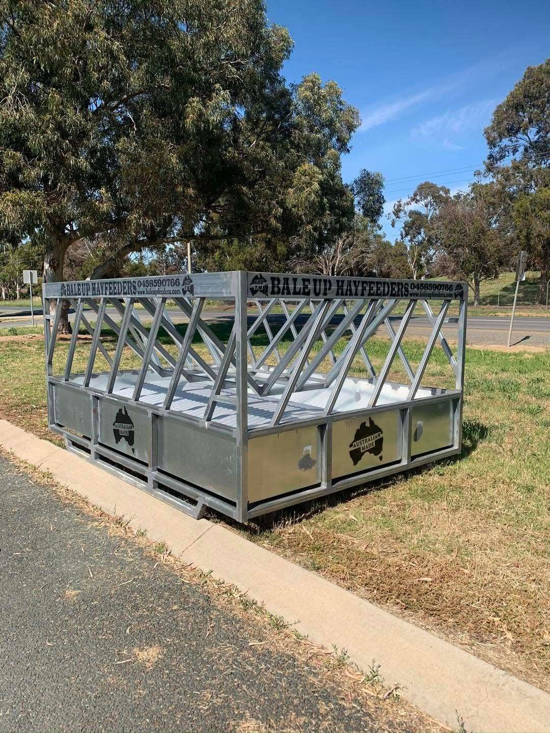 Bale Up Supersize Cattle Hay Feeder