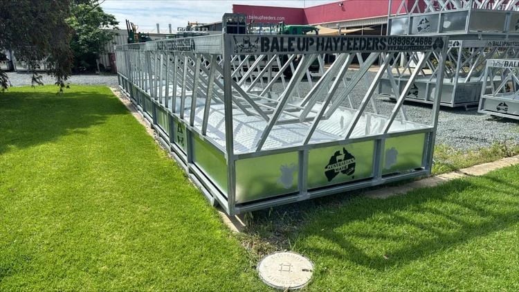 Bale Up Feed Pad / Modular Cattle Hay Feeder