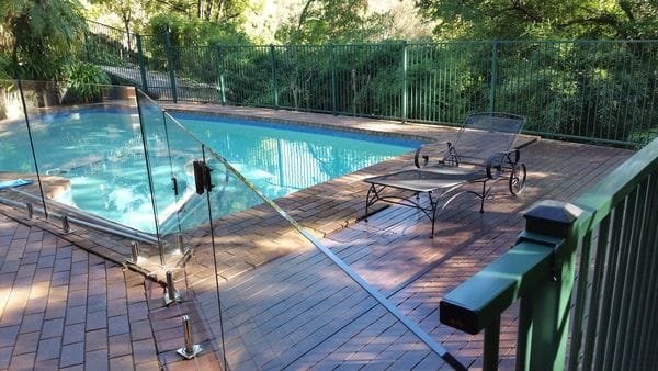 cottage-green-pool-fence_St-Ives