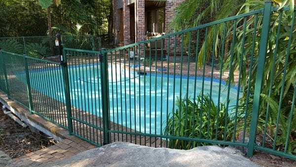 cottage-green-pool-fence_St-Ives