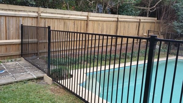 20180608_Turramurra_new pool fence & raised boundary fence