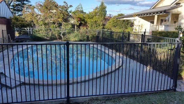 North-Epping-alum-pool-fence-timber-boundary-fence