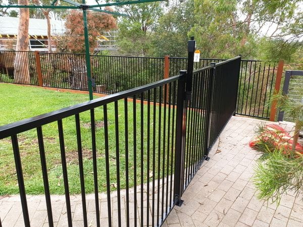 Westleigh-pool-fence-black-alum-panels-spotted-gum-posts