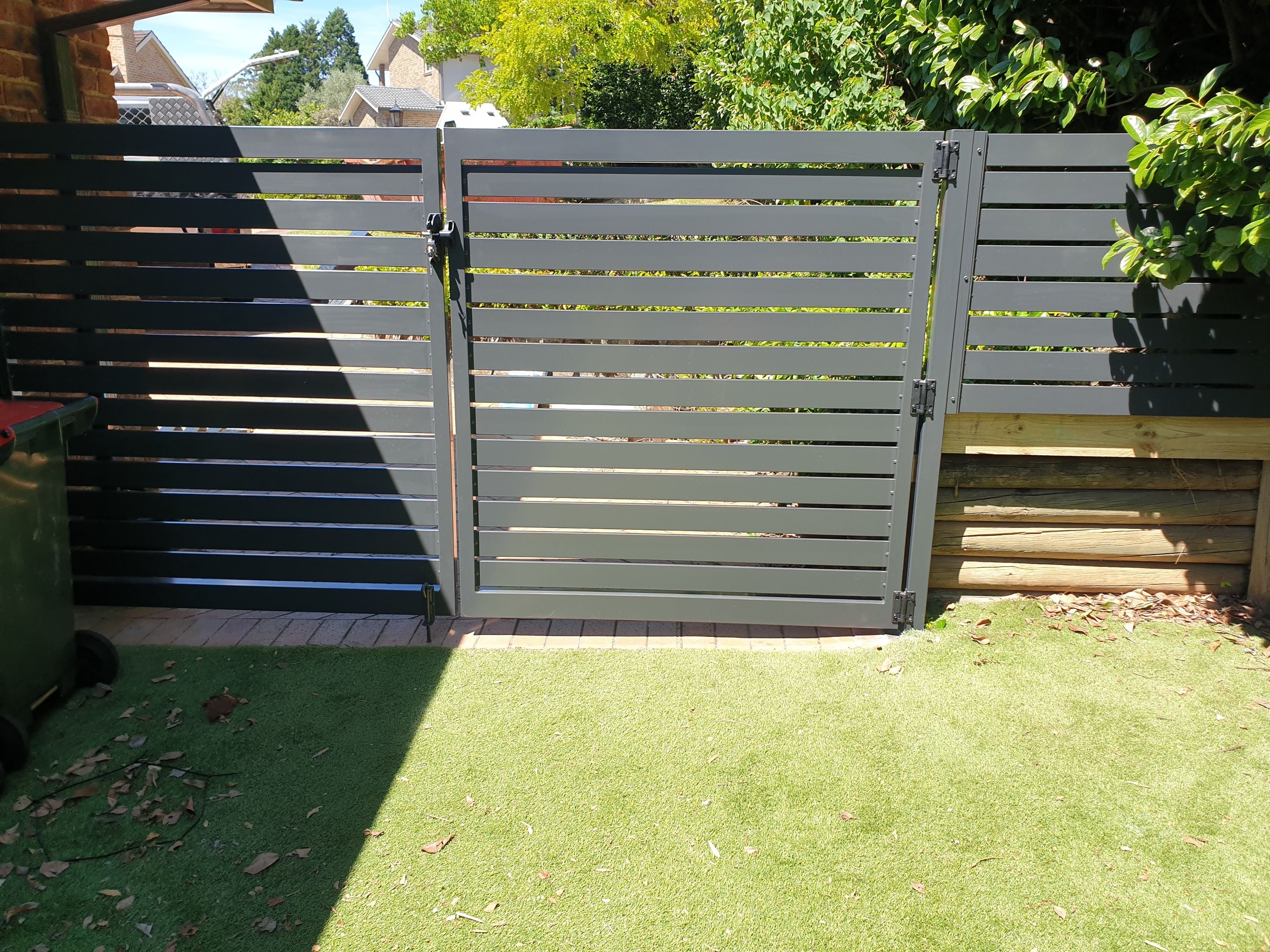 ????dual alum slat side gates & fixed panel