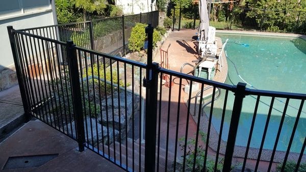 Hornsby_raked-pool-fence---slat-screens