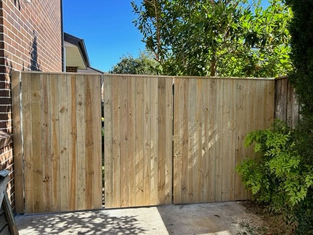 Thornleigh_timber-paling-side-gates