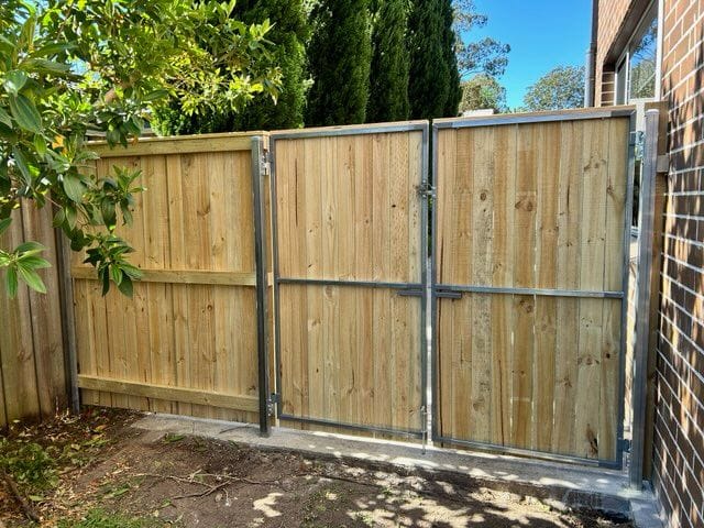 Thornleigh_timber-paling-side-gates