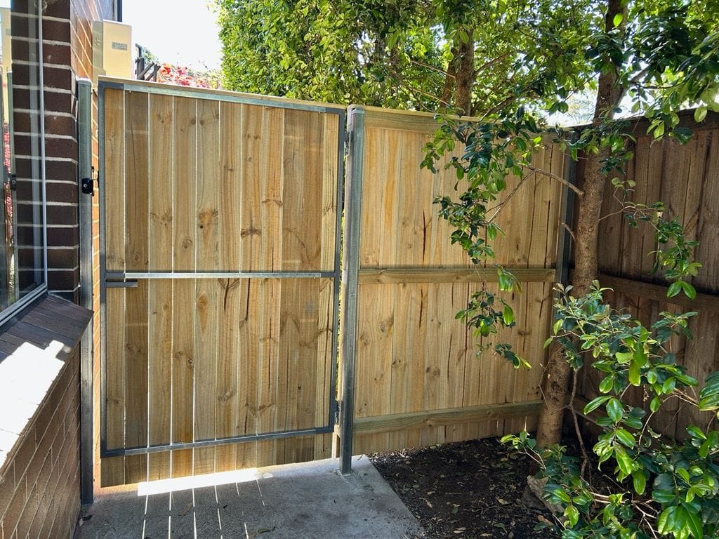 Thornleigh_timber-paling-side-gates