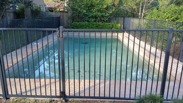Turramurra_charcoal-pool-fence1.jpg