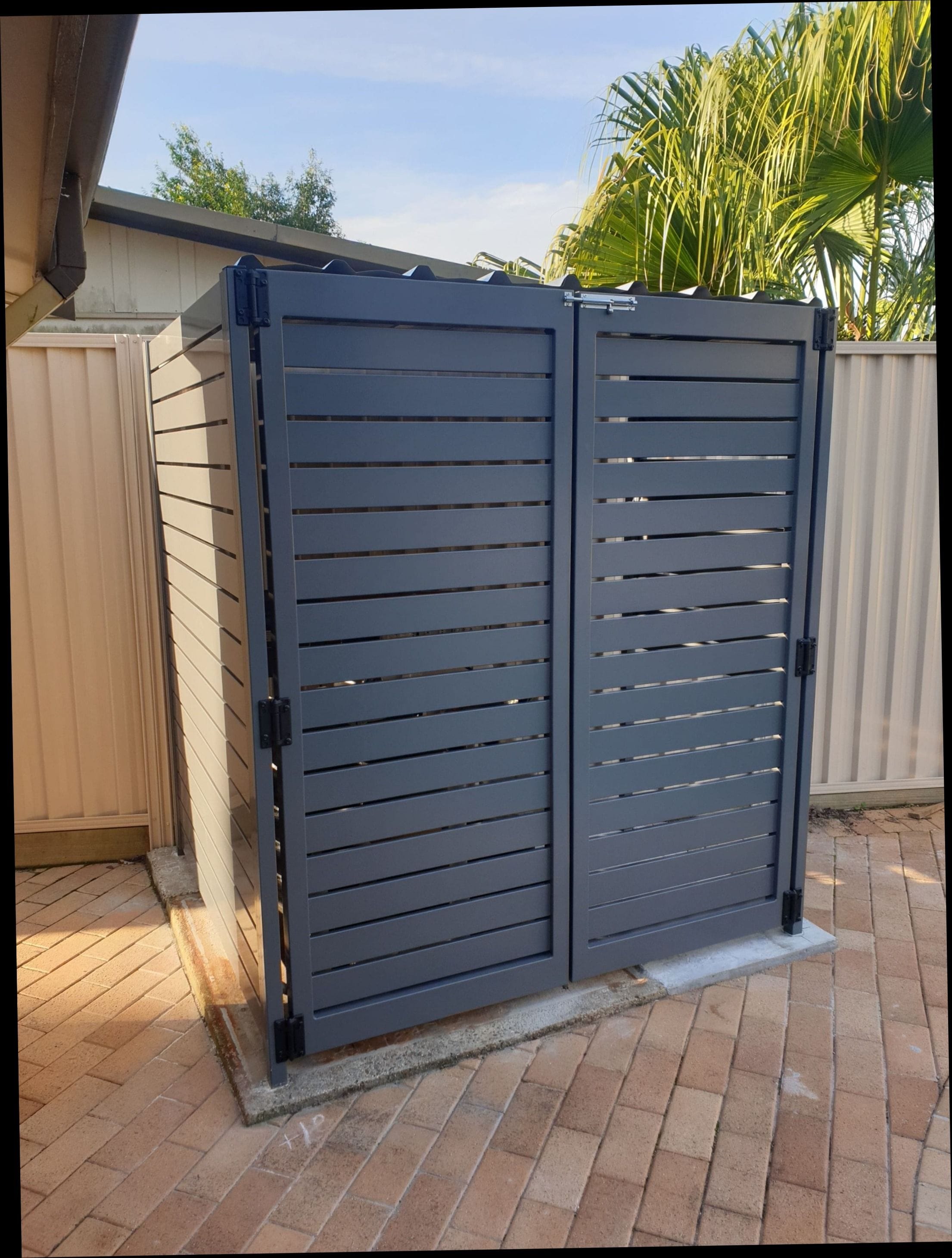 Westleigh_alum-slat-panels-pool-filter-shed