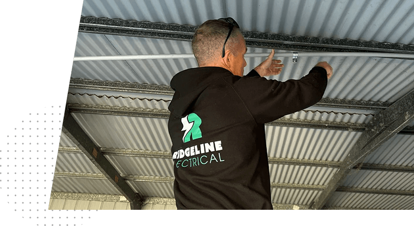 Experienced Electrician Servicing Experienced Electrician Servicing