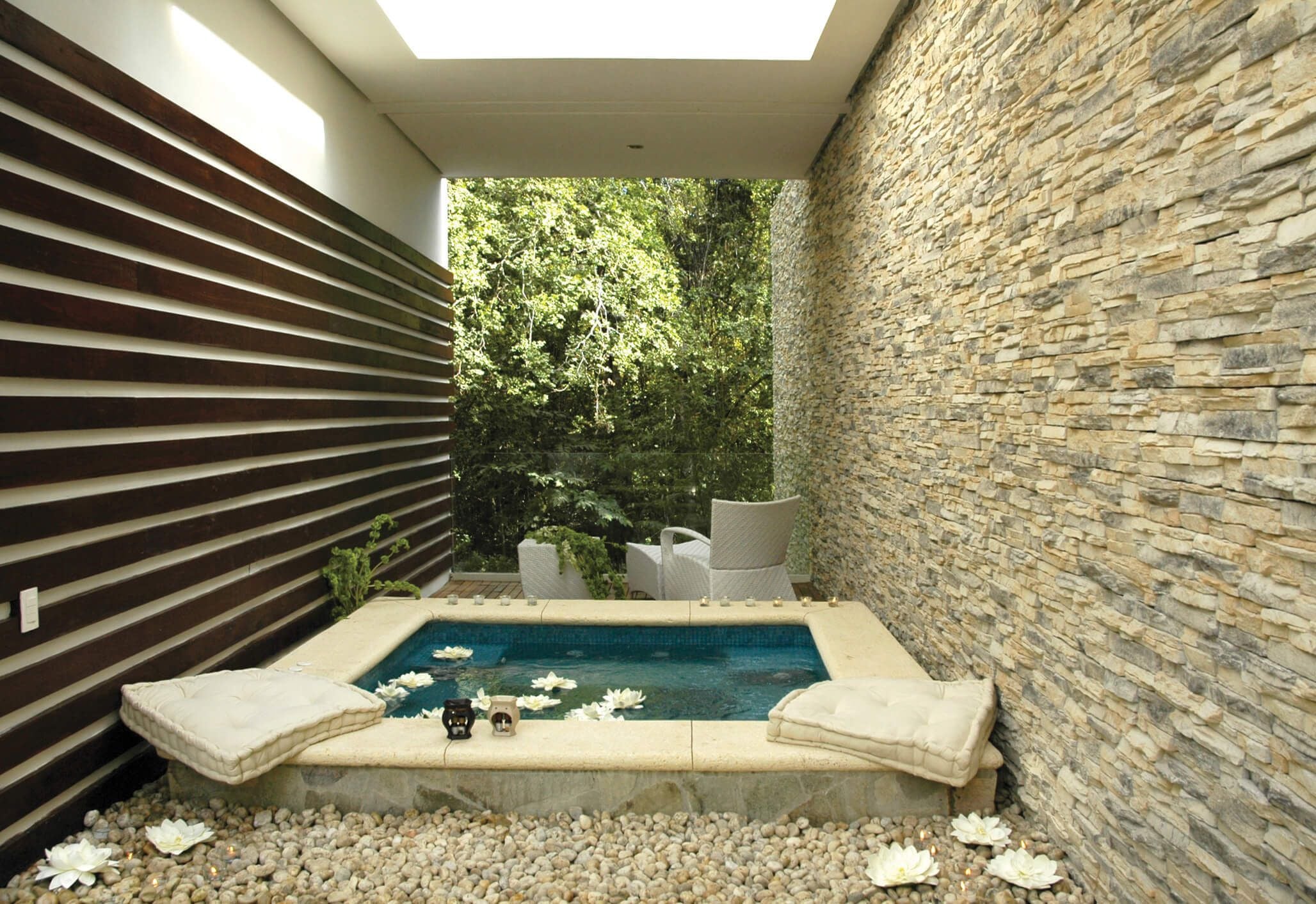 Outdoor Living Image -594adb5f2050c