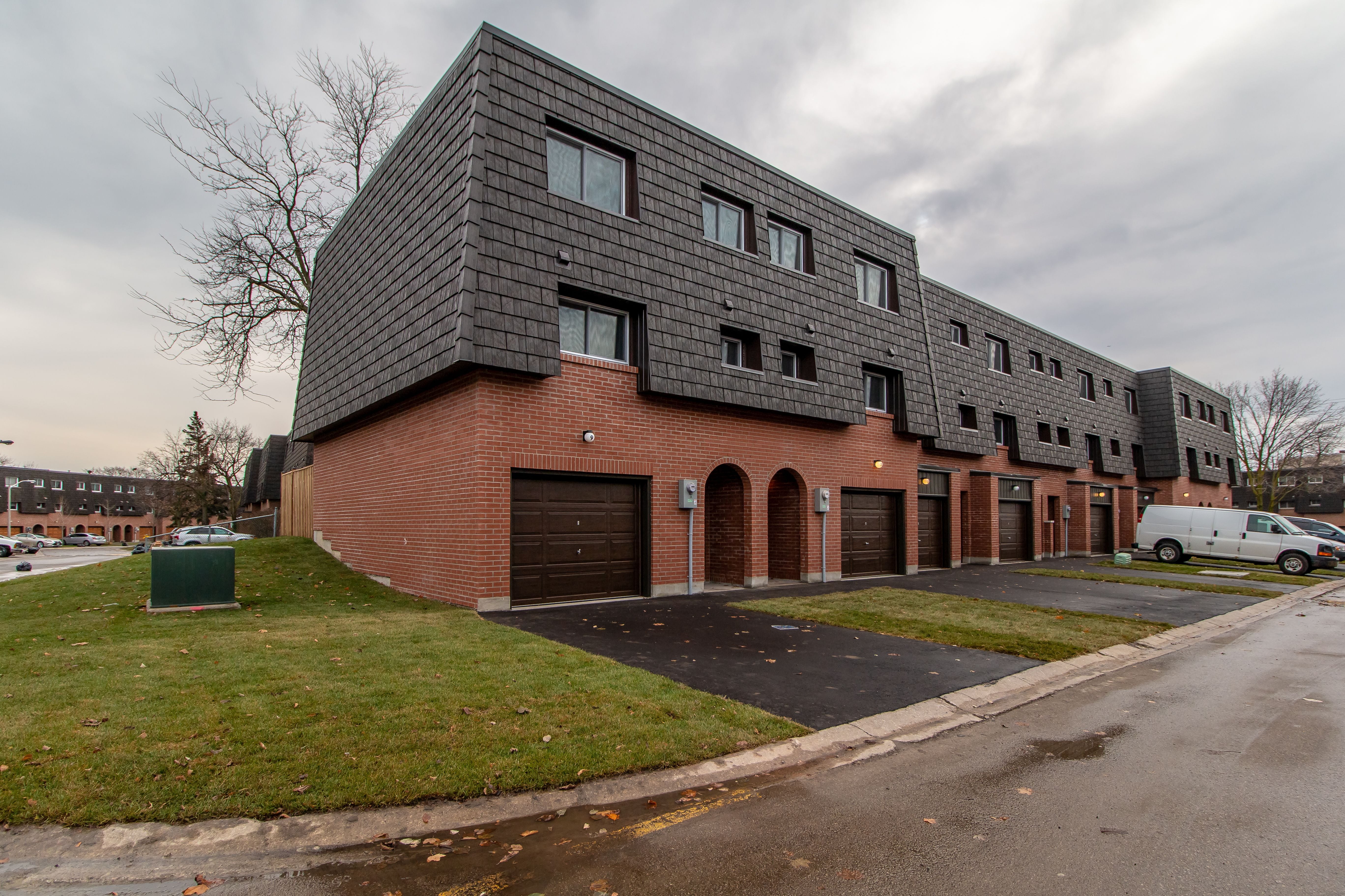 Interior Details: Darras Court Image -5b344c250be9b