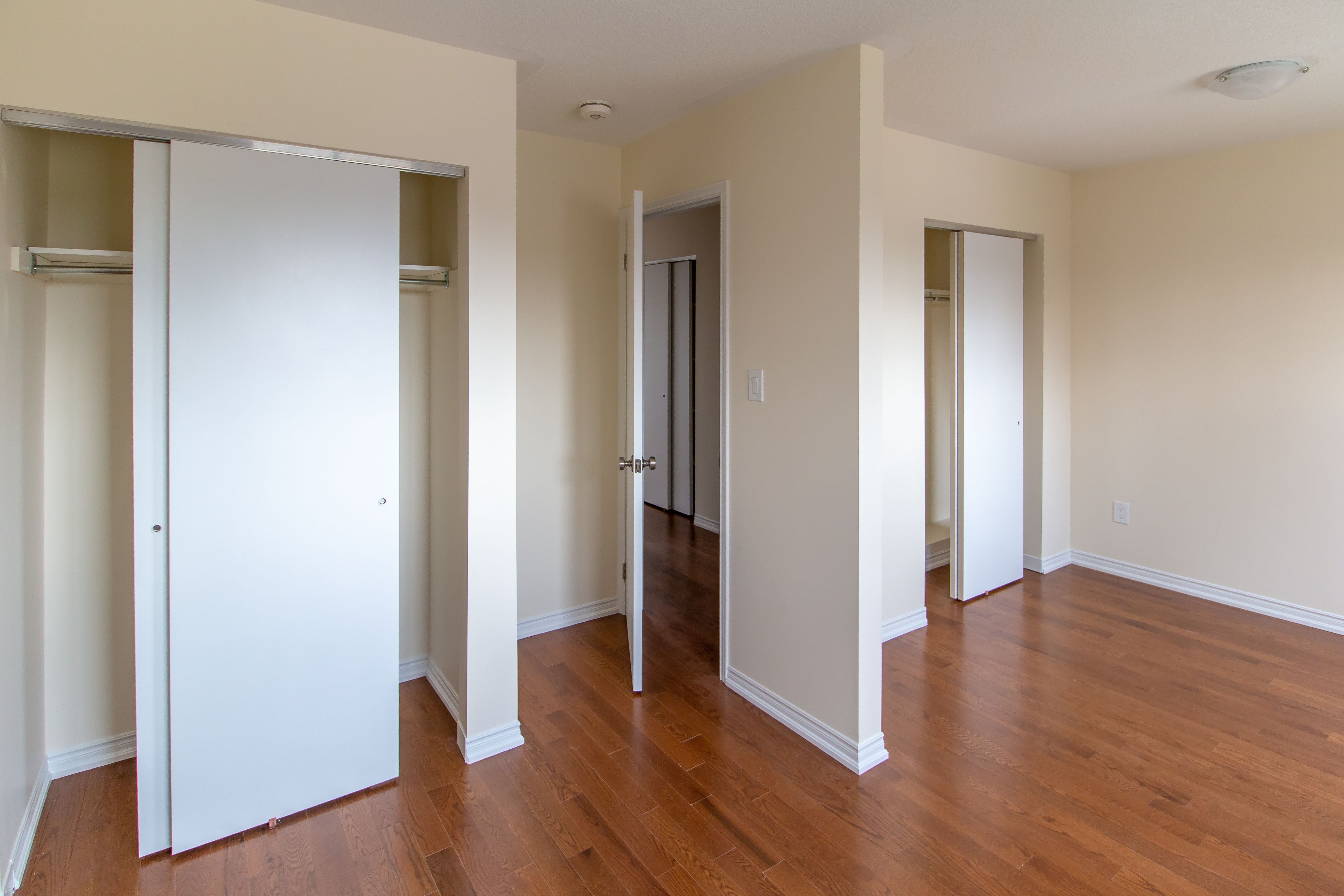 Interior Details: Darras Court Image -5b344c551ee25