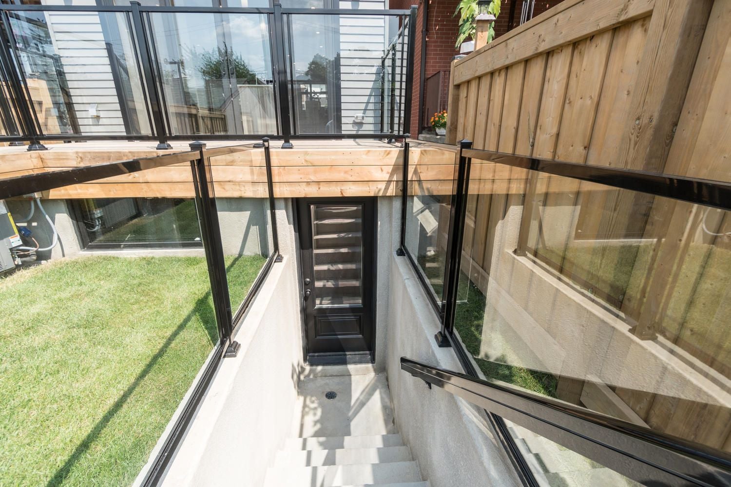 Earlscourt Avenue Image -5b7644532e933