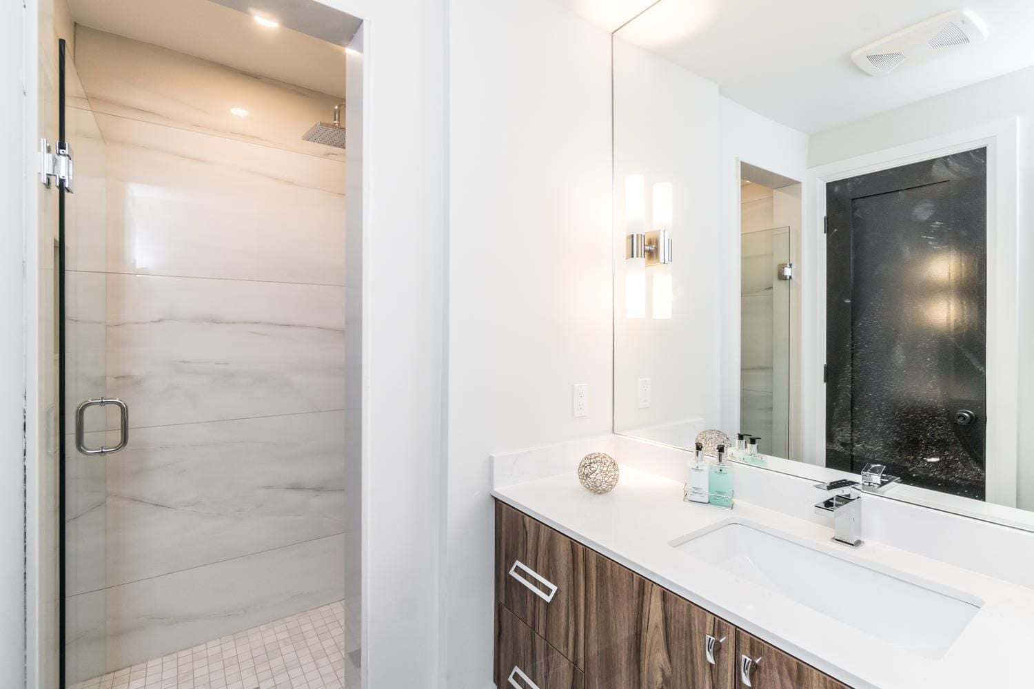 Earlscourt Avenue Image -5b76445480472