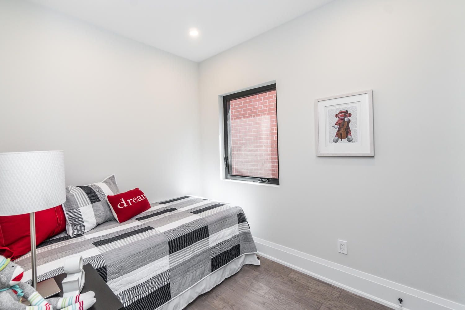 Earlscourt Avenue Image -5b76445569c13