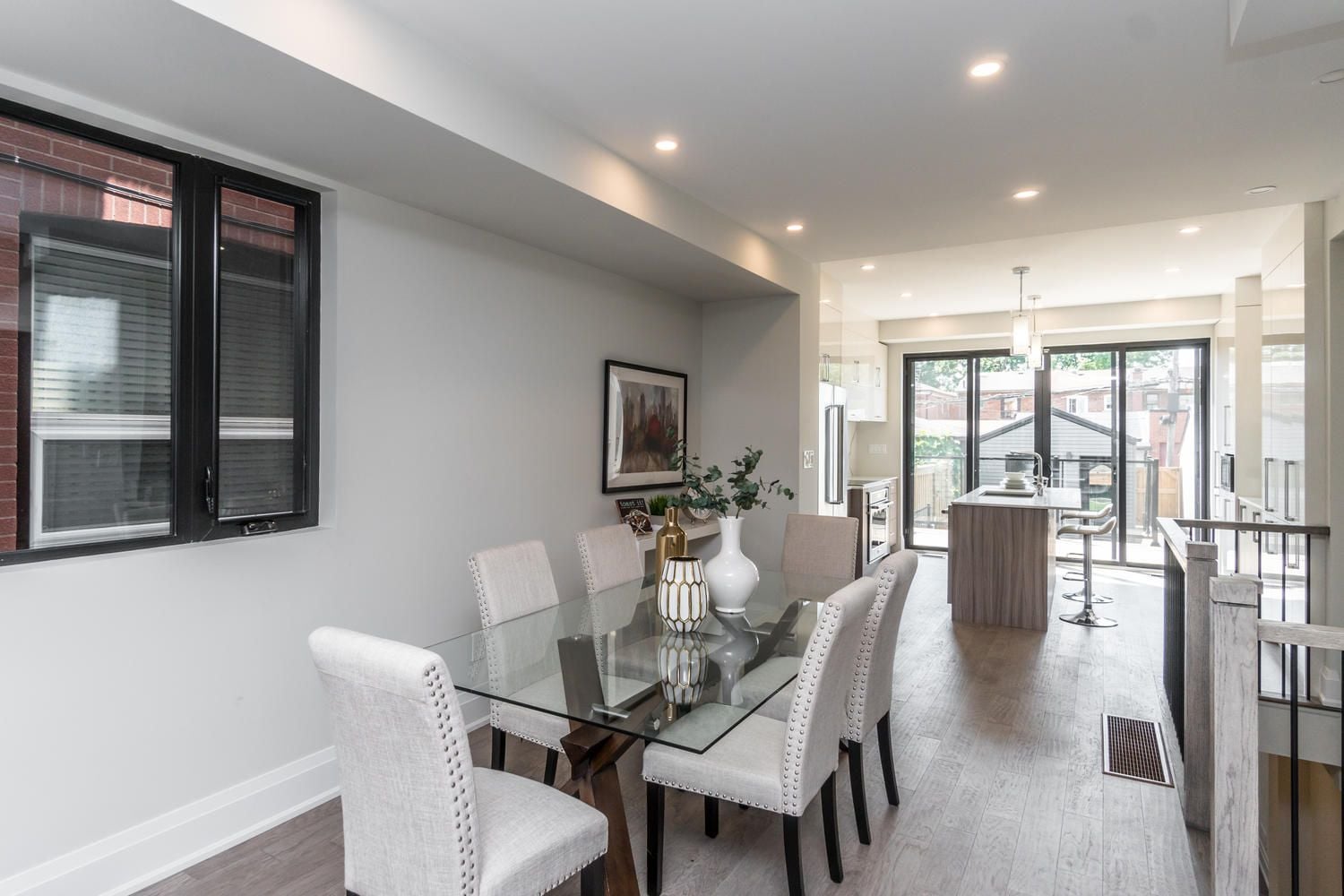 Earlscourt Avenue Image -5b7644615be67