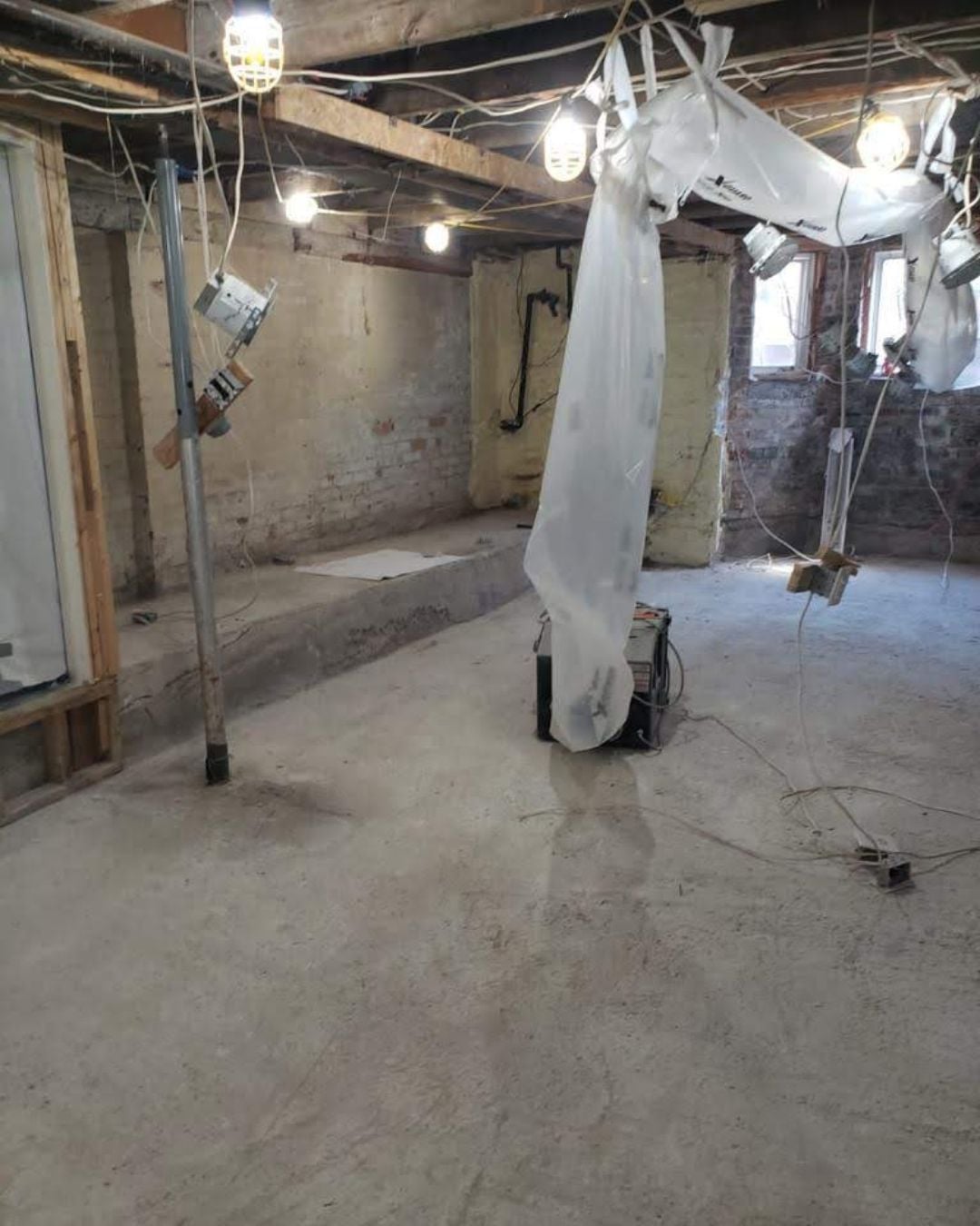 Mold Abatement Image -650c66da33555